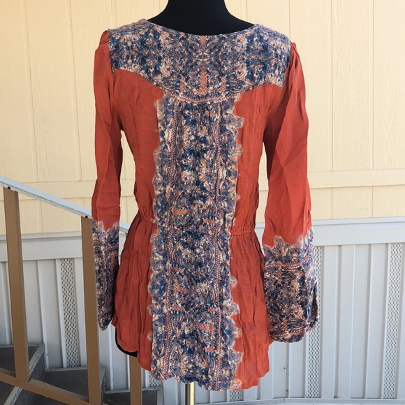 - Pretty FREE PEOPLE Long Sleeve Blouse. - Picture 4 of 12